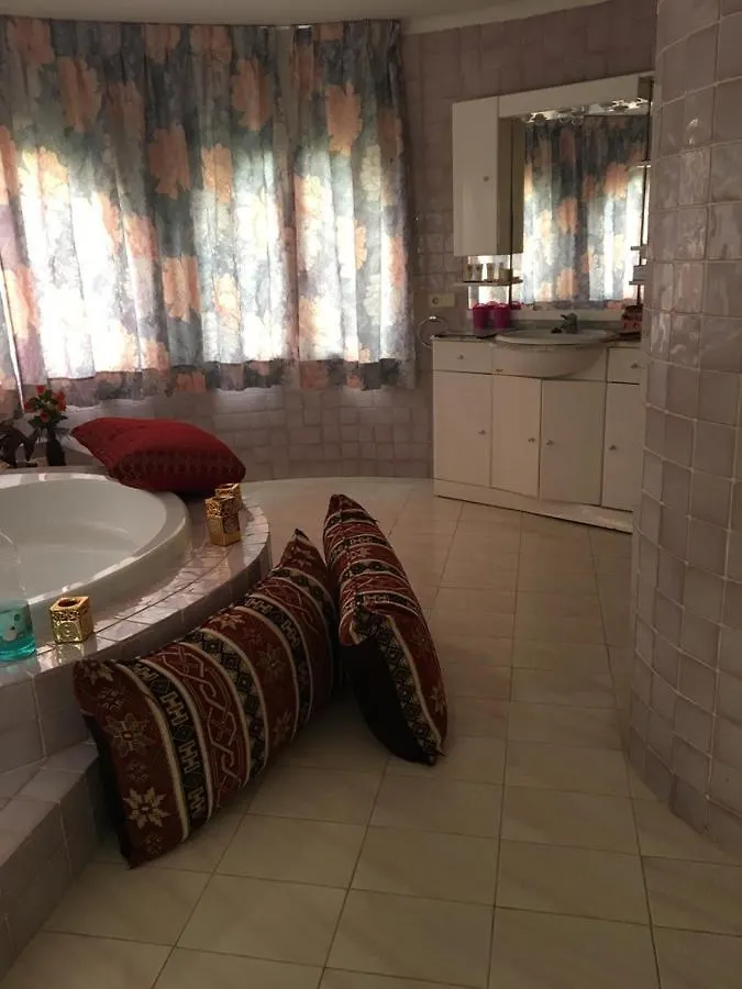 Villa Mit Meerblick, Indoorpool Und Wlan In Cala D' Or Кала де Ор